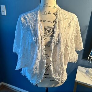 Cinema Etoile cropped Lace Shrug